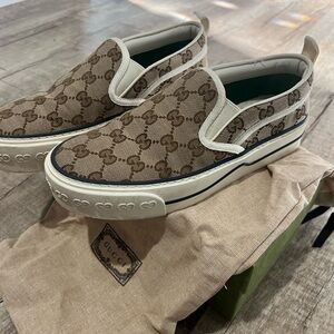 Womens Gucci 1977 tennis sneakers